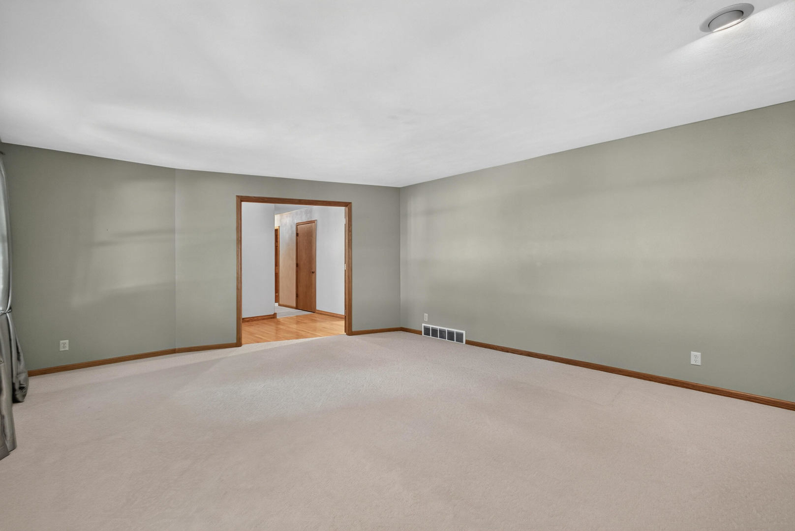 714 Cardinal Court Property Photo 8