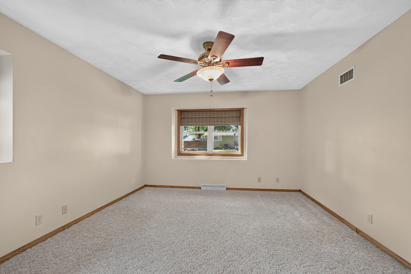714 Cardinal Court Property Photo 28