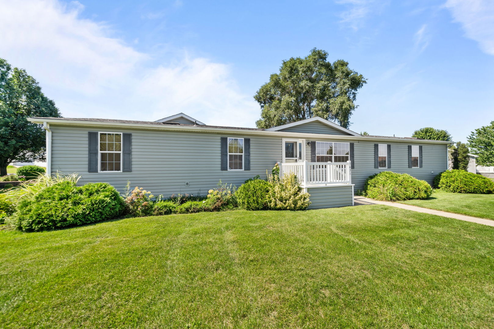 5631 Irving Boulevard Property Photo 1