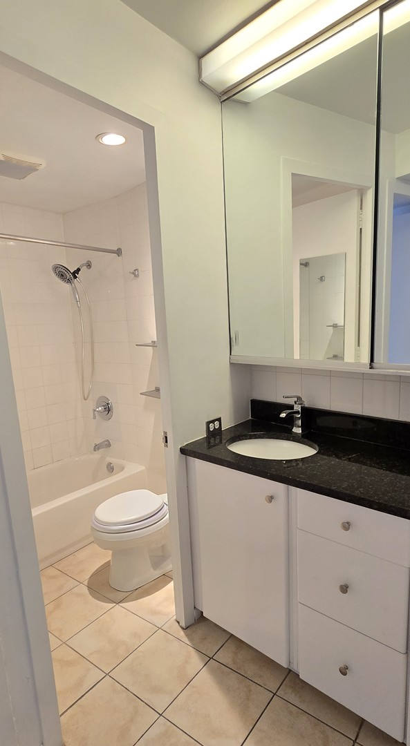 300 N State Street 5009 Property Photo 12