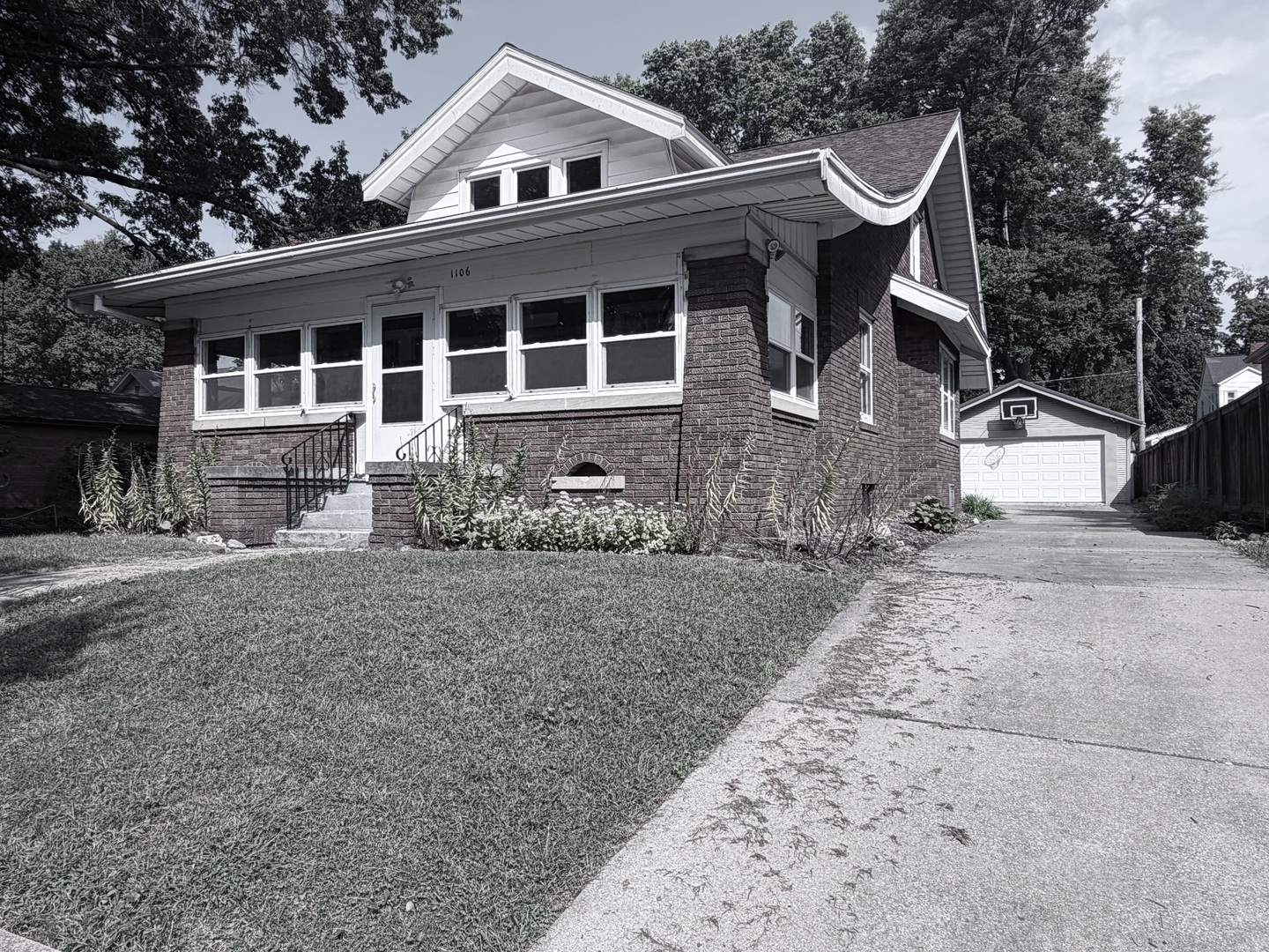 1106 E Olive Street Property Photo 1