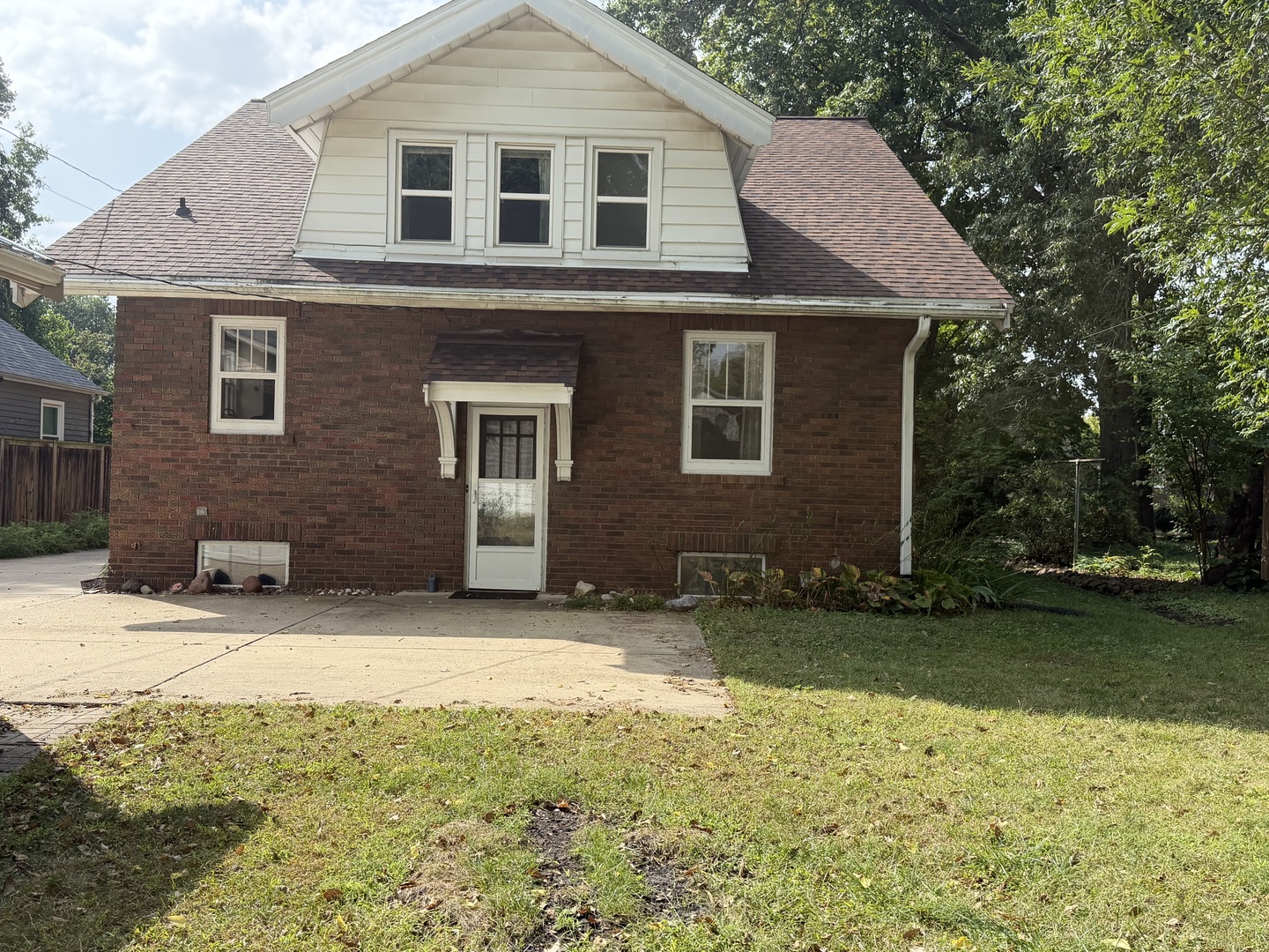 1106 E Olive Street Property Photo 3