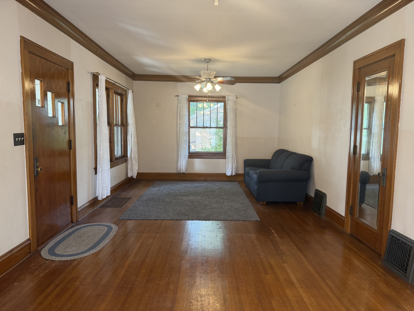 1106 E Olive Street Property Photo 5