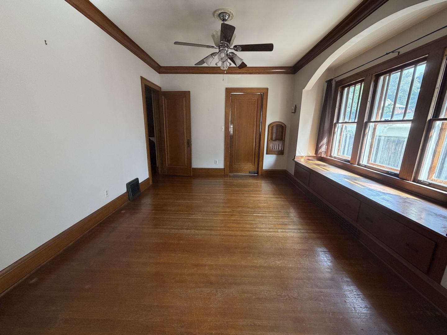 1106 E Olive Street Property Photo 7