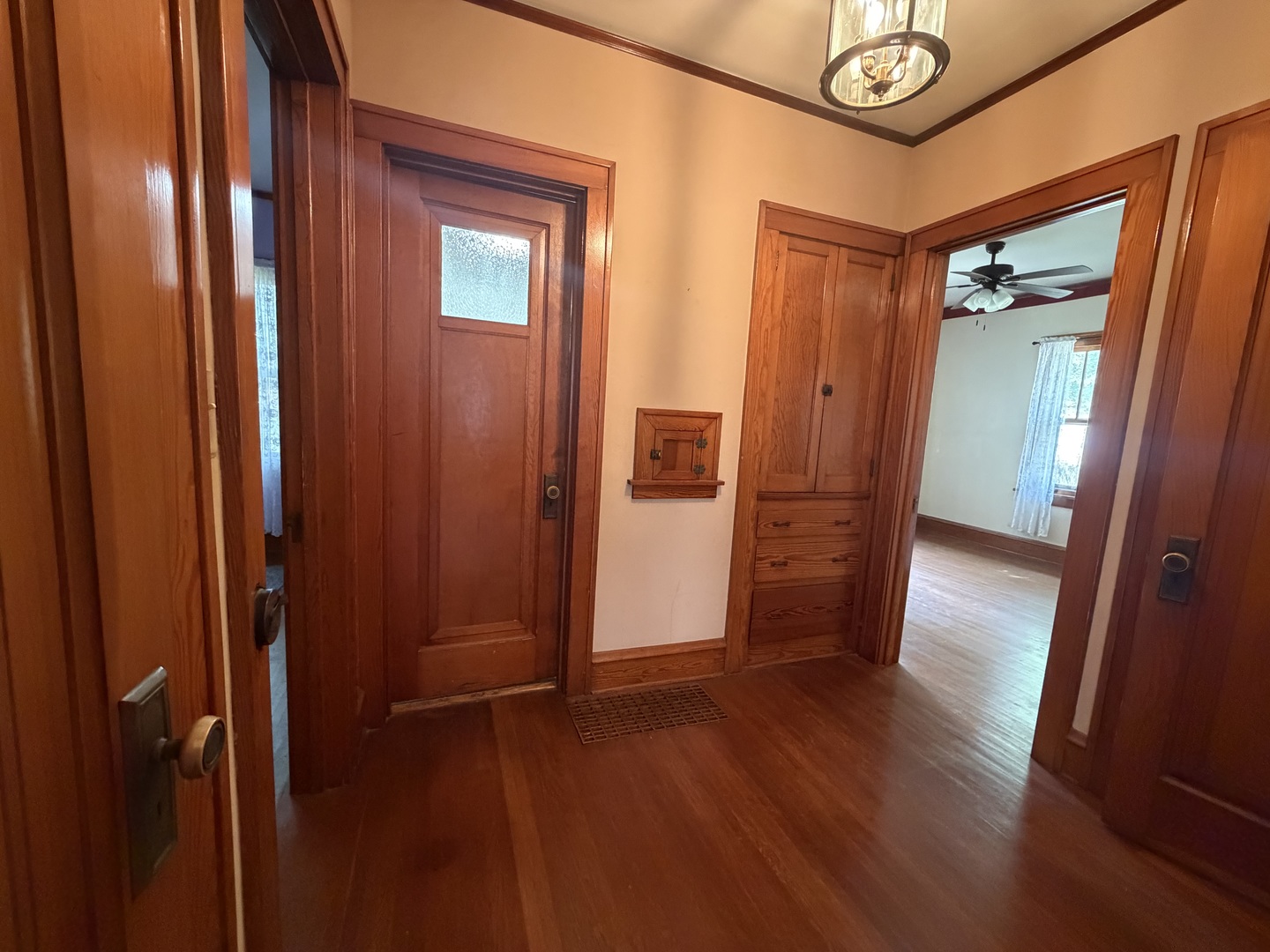 1106 E Olive Street Property Photo 10