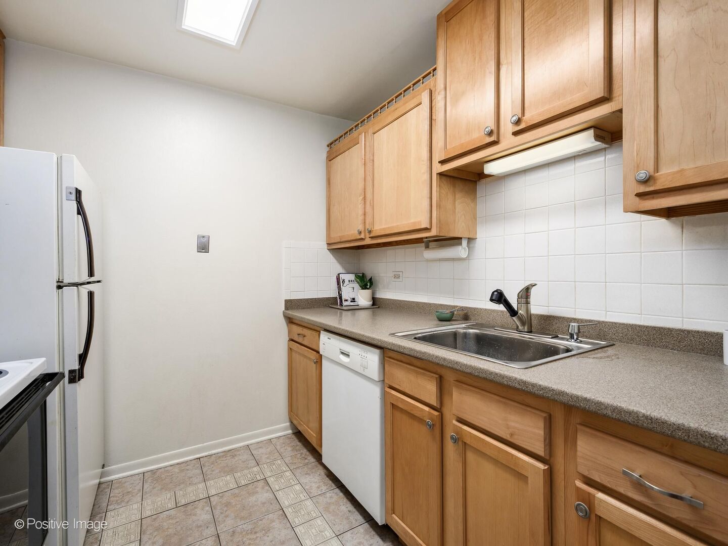420 W Aldine Avenue 225 Property Photo 9