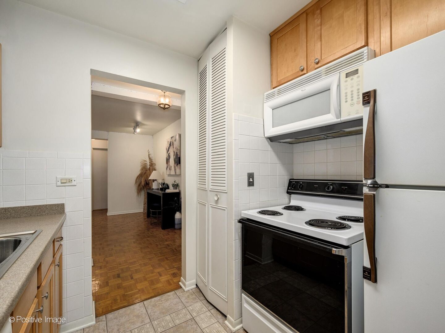 420 W Aldine Avenue 225 Property Photo 11