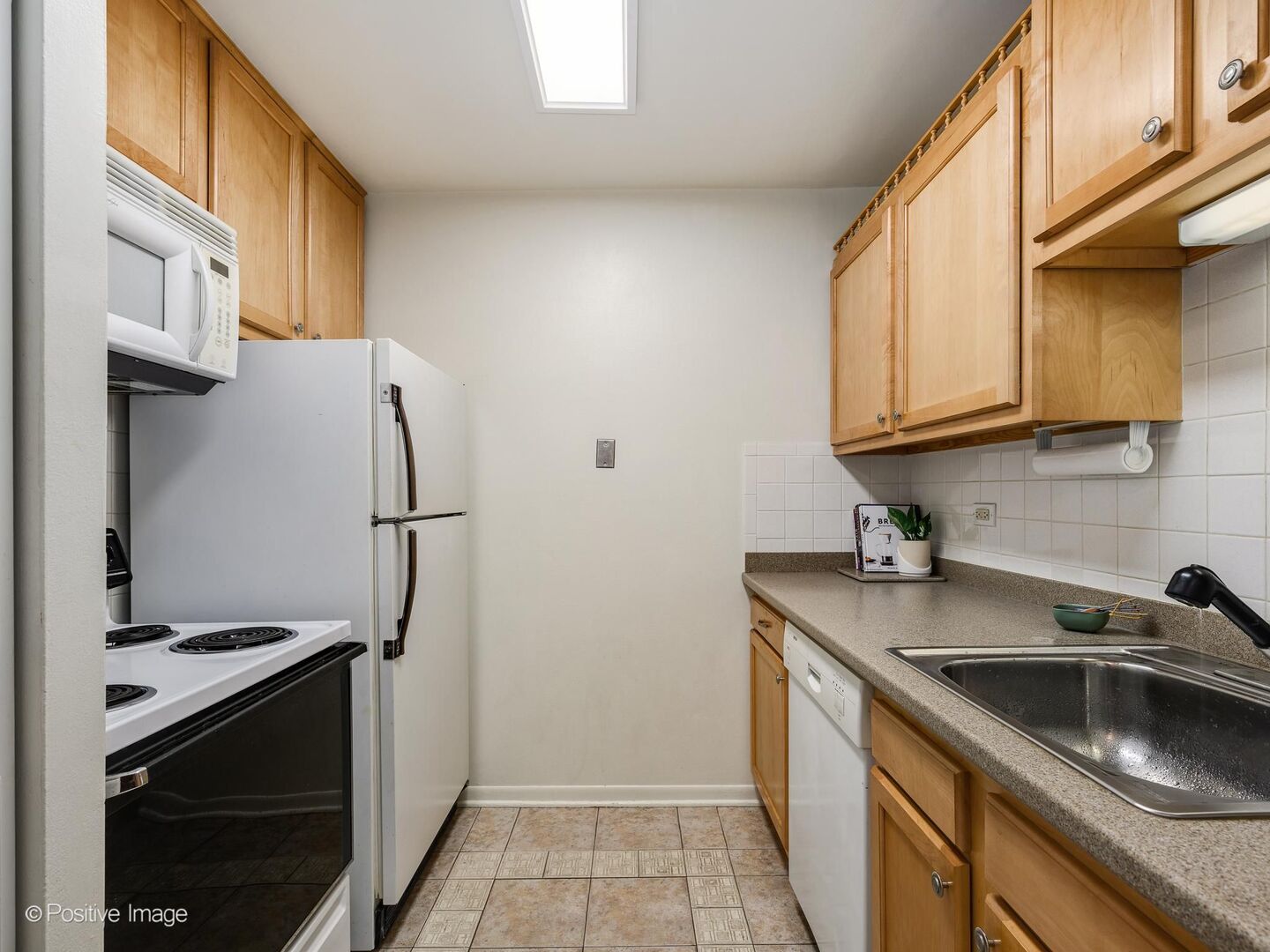420 W Aldine Avenue 225 Property Photo 12