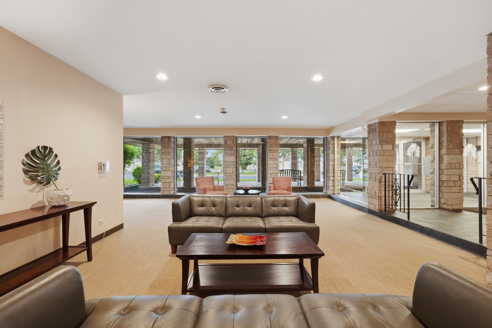 2500 Windsor Mall 2d Property Photo 6
