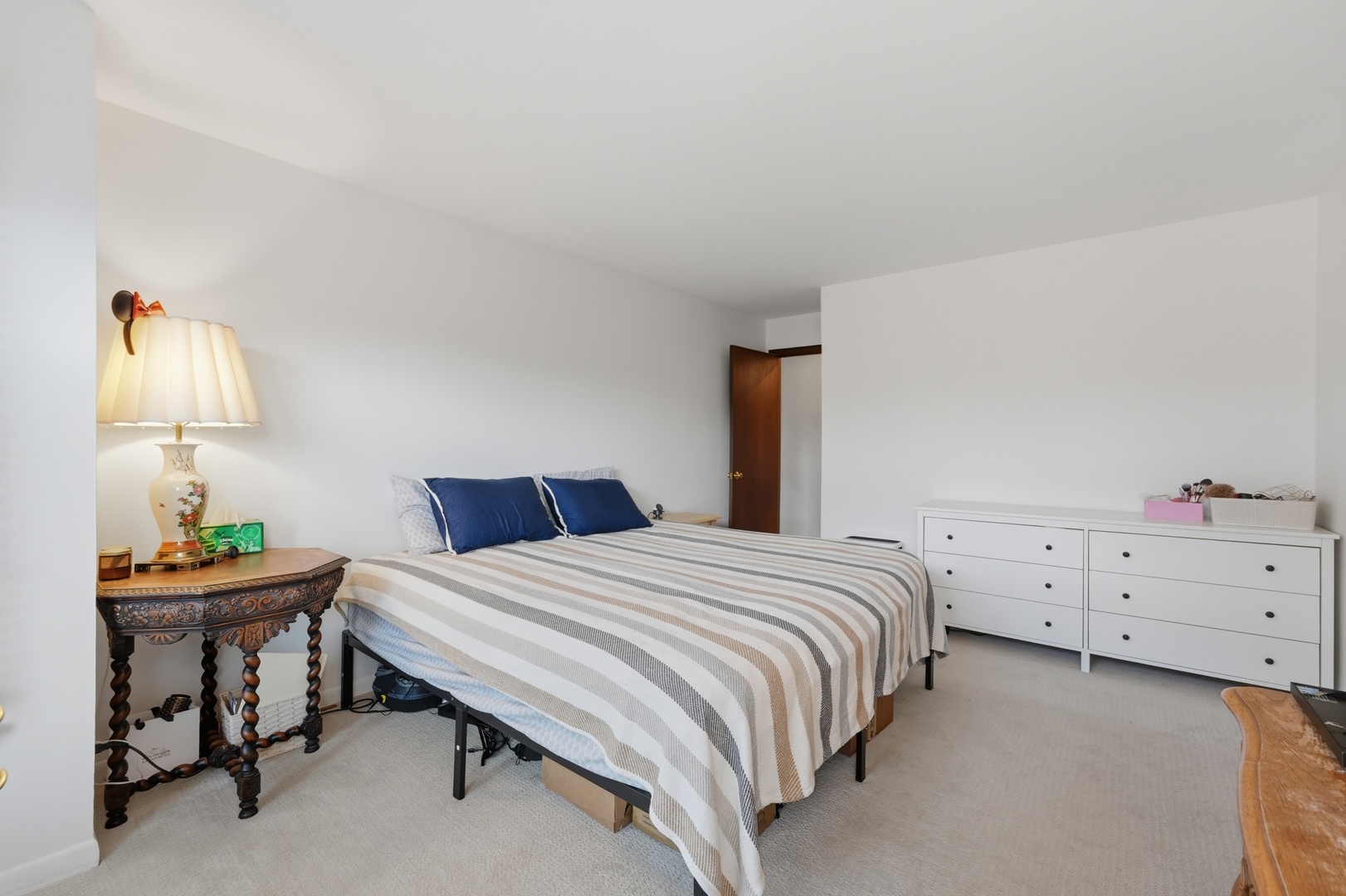 2500 Windsor Mall 2d Property Photo 10