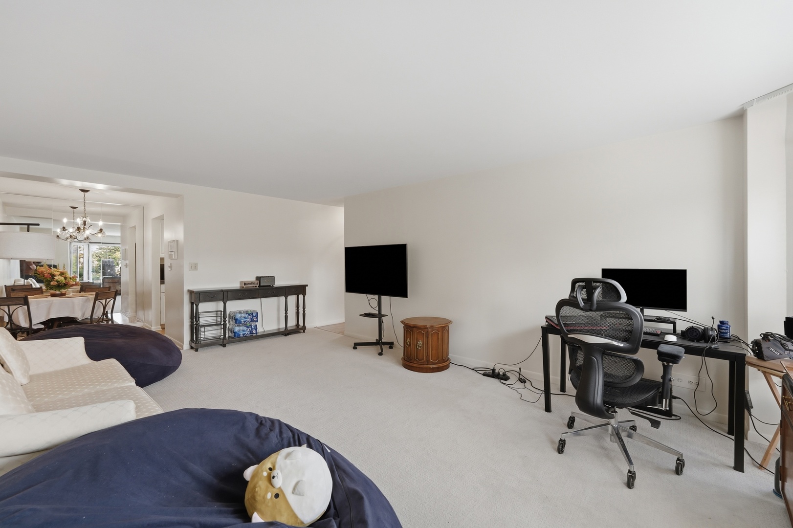 2500 Windsor Mall 2d Property Photo 12