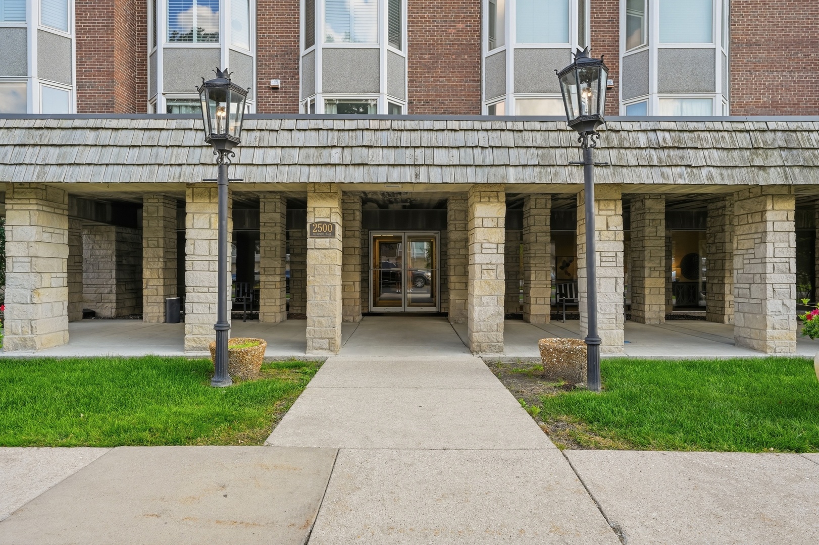2500 Windsor Mall 2d Property Photo 25