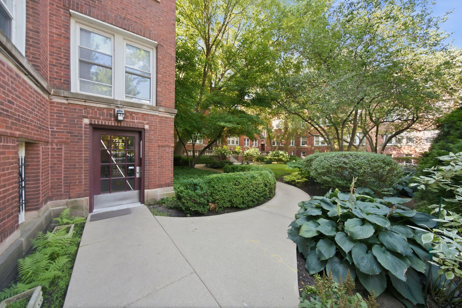 727 W BUCKINGHAM Place 6 Property Photo 1