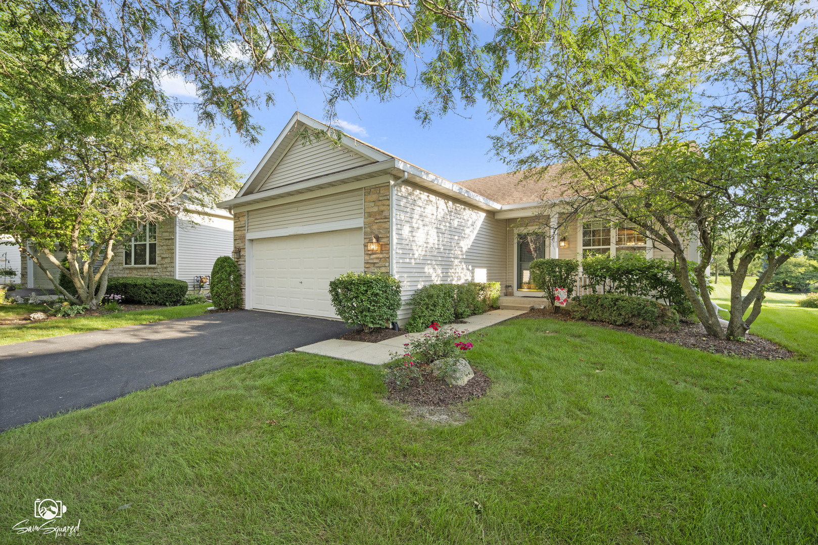 1590 Benzie Circle Property Photo 1