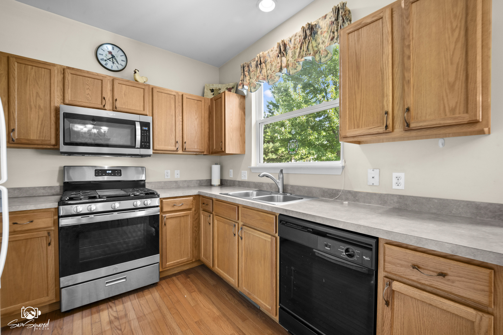 1590 Benzie Circle Property Photo 10