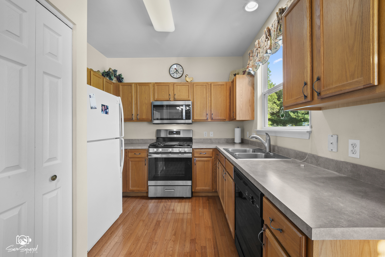 1590 Benzie Circle Property Photo 12