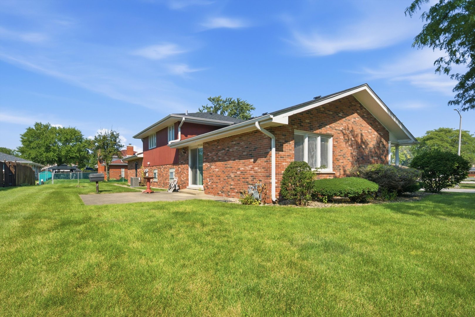 1103 E 166th Place Property Photo 3