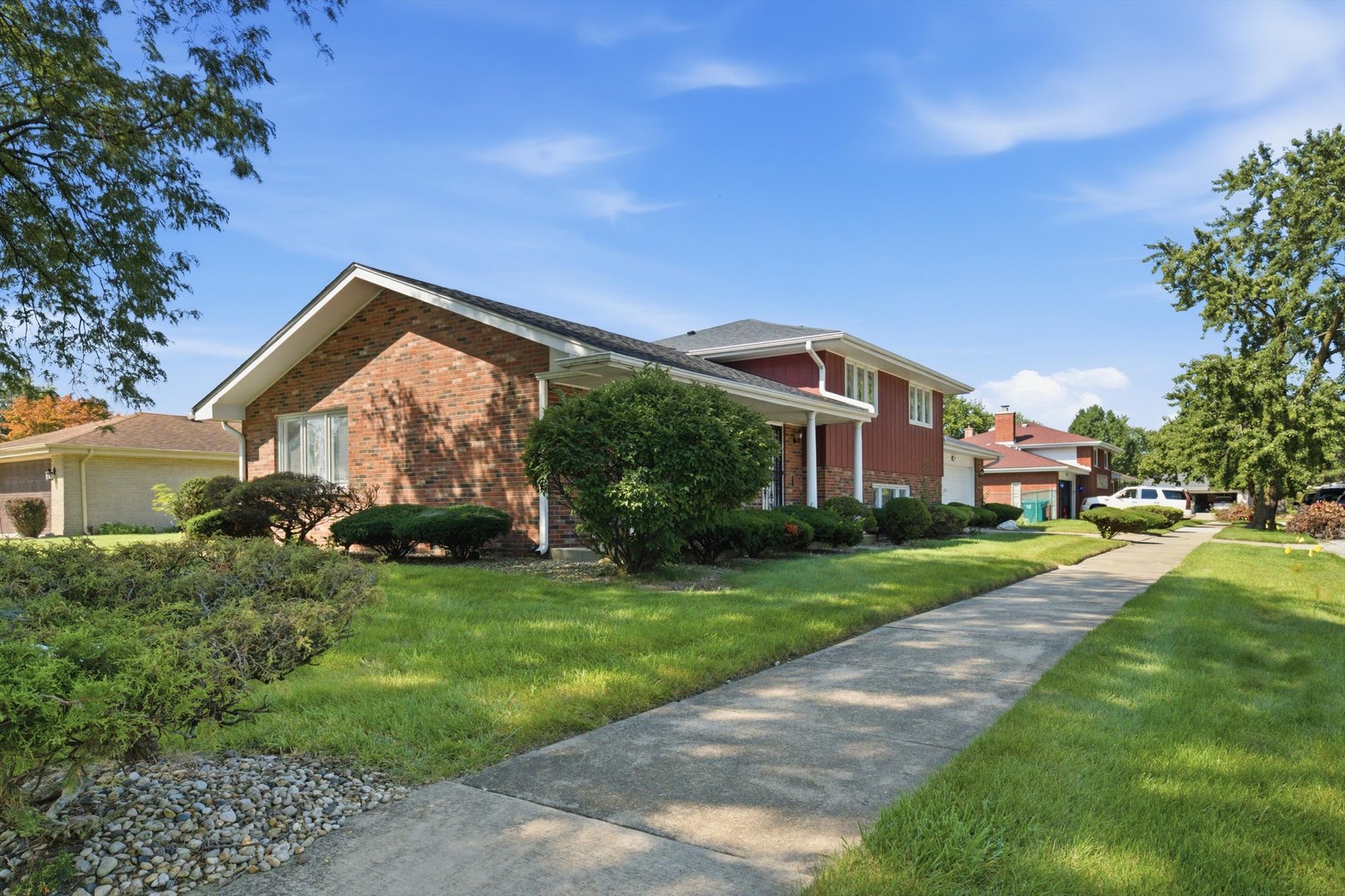 1103 E 166th Place Property Photo 4