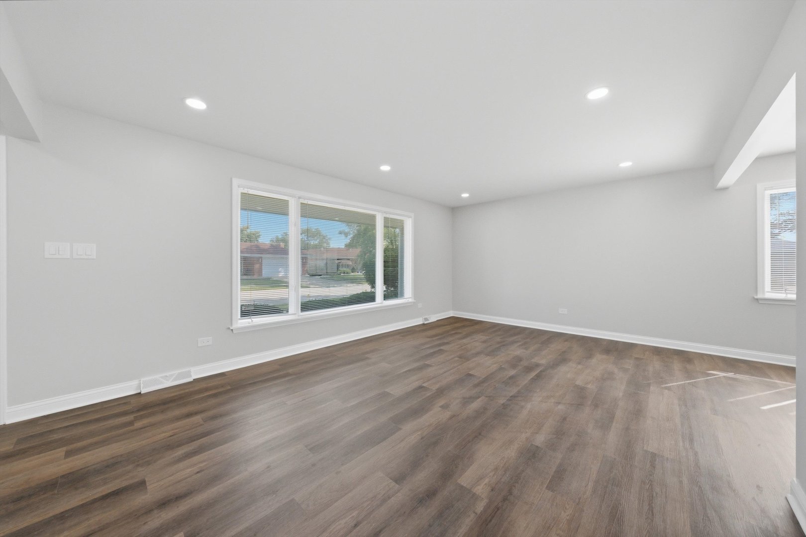 1103 E 166th Place Property Photo 5