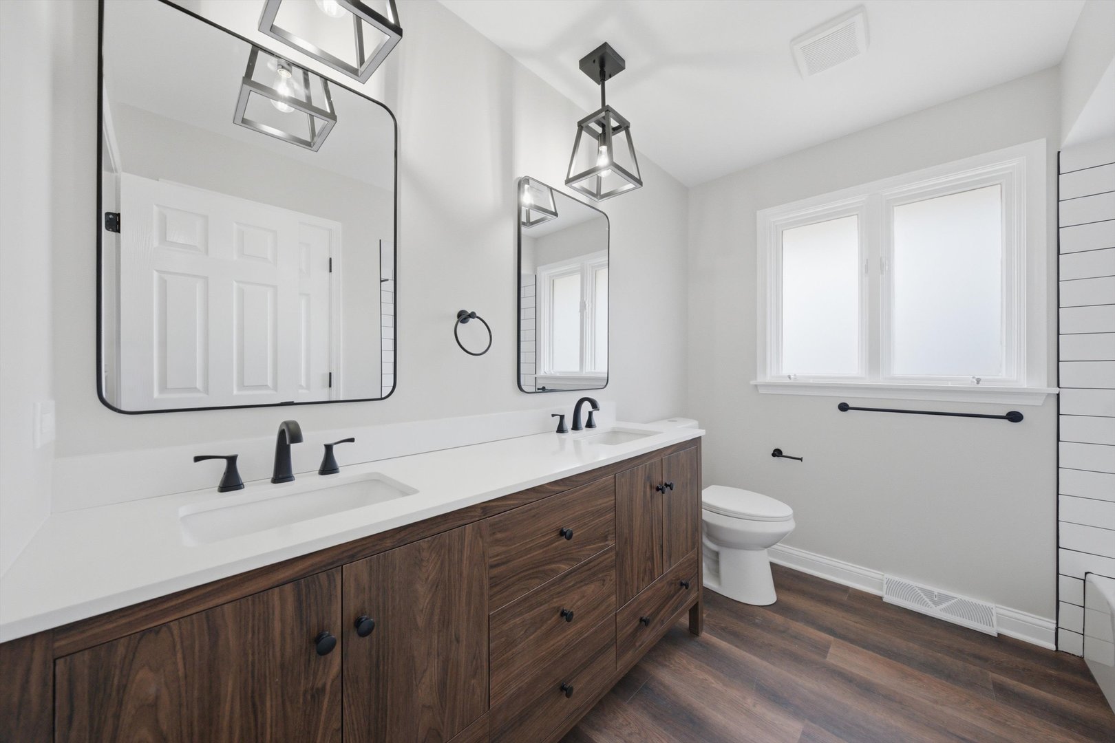 1103 E 166th Place Property Photo 15