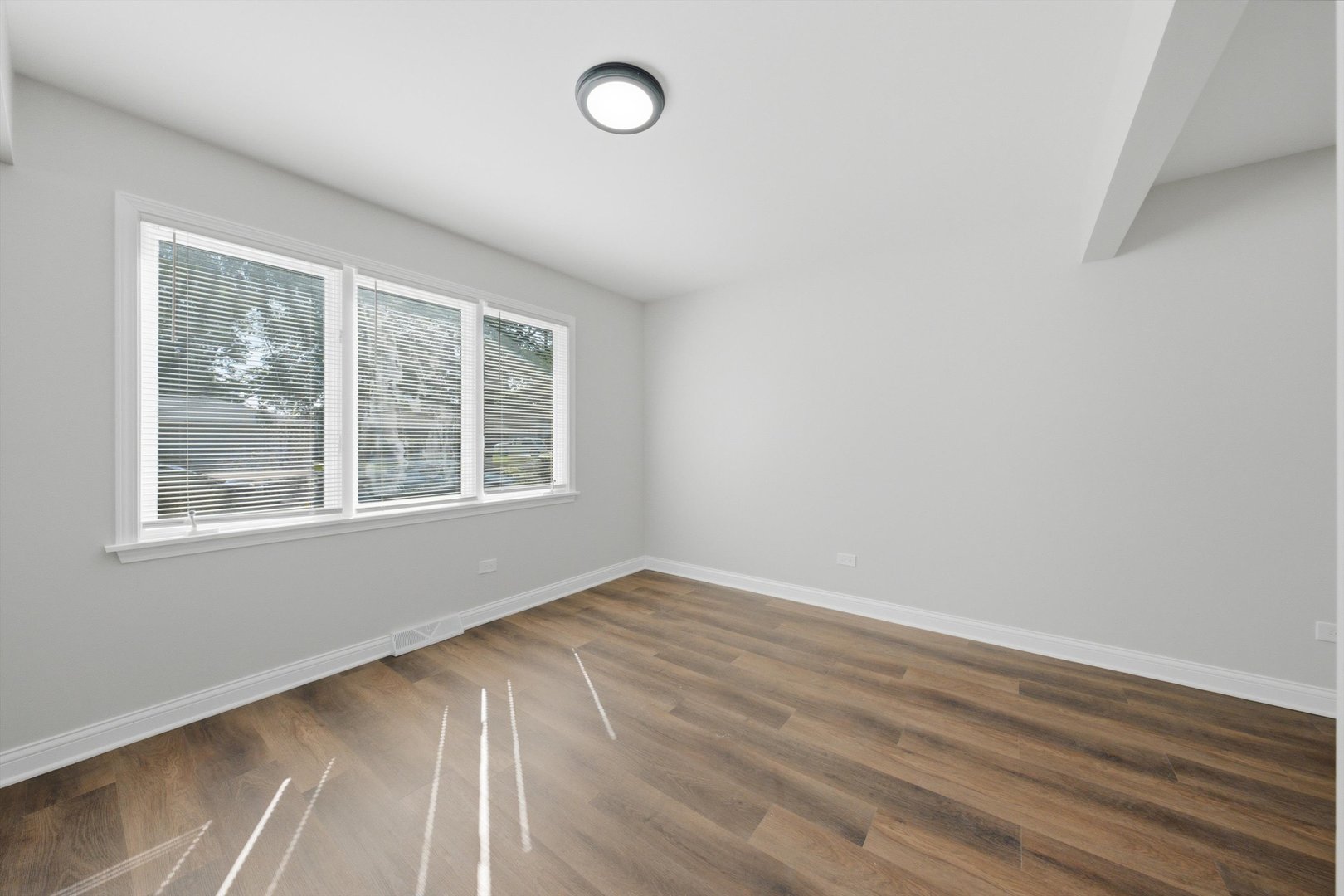 1103 E 166th Place Property Photo 18