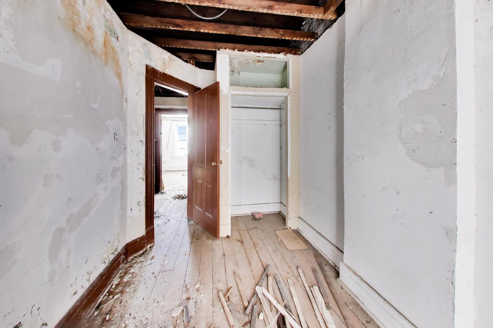 10713 S Champlain Avenue Property Photo 10