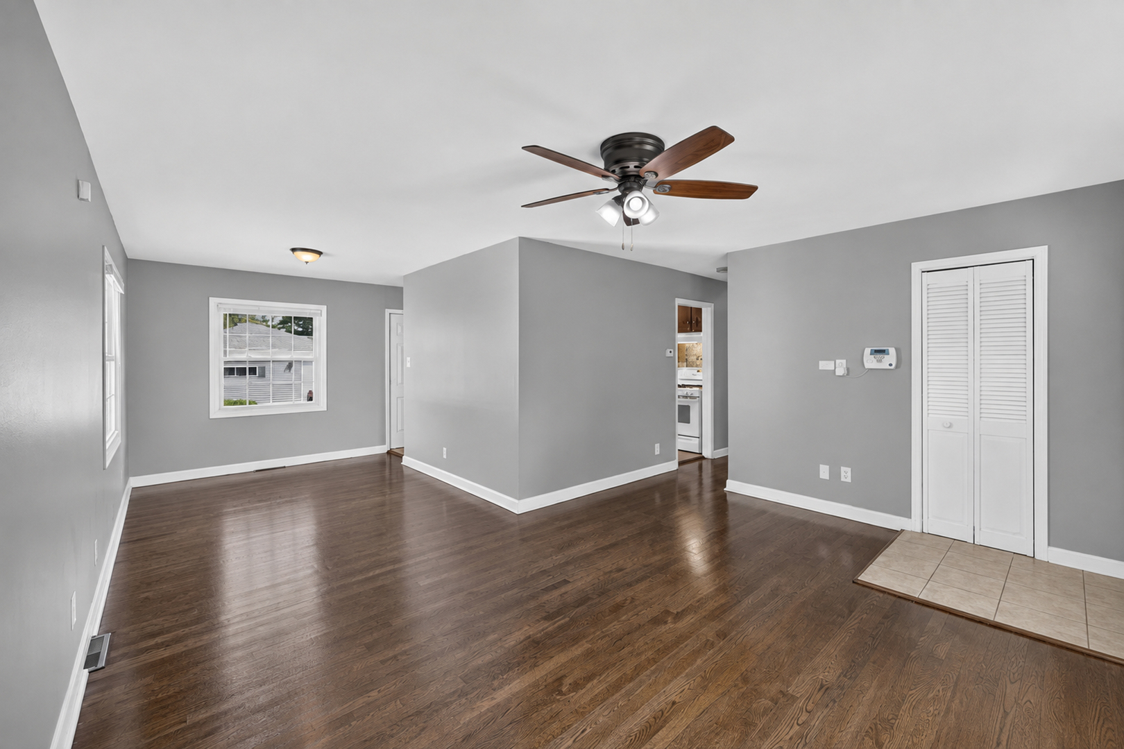 17427 Lorenz Avenue Property Photo 4