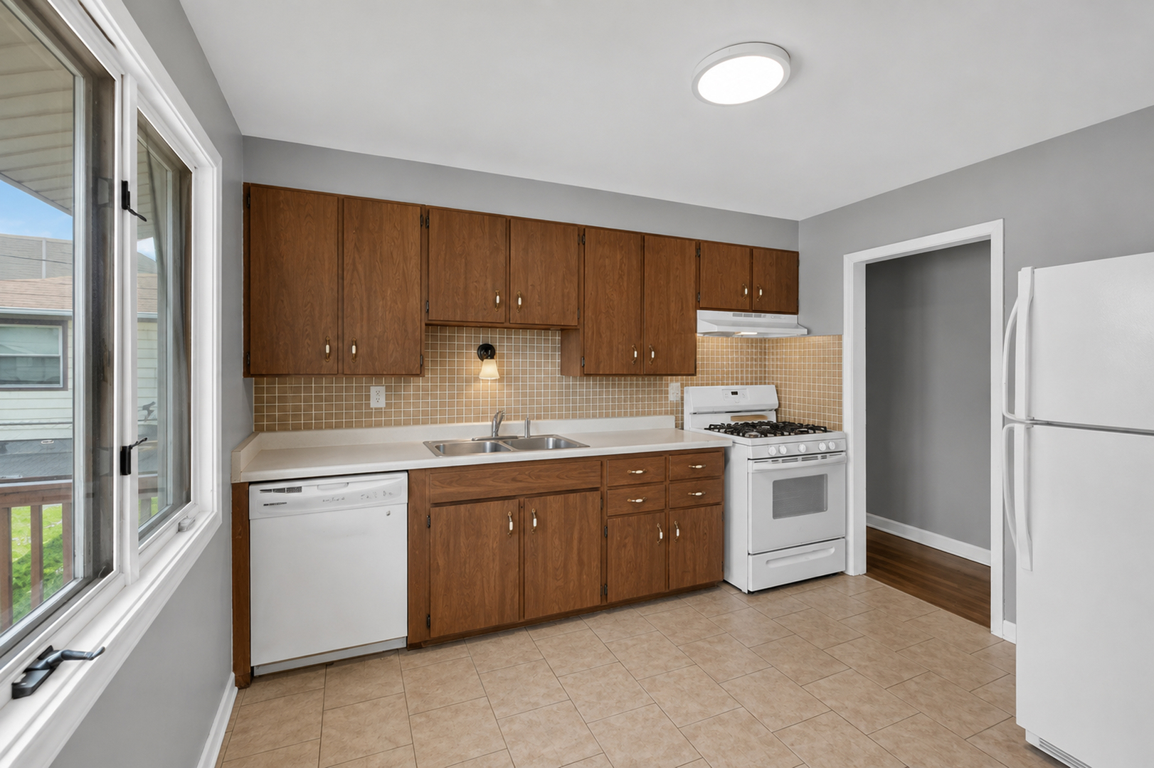 17427 Lorenz Avenue Property Photo 7