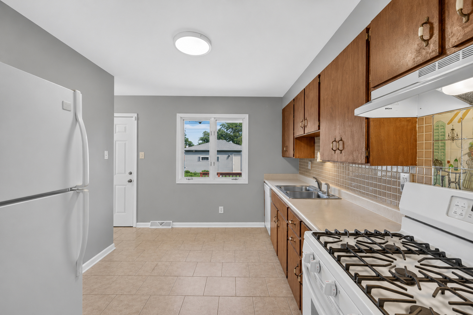 17427 Lorenz Avenue Property Photo 8