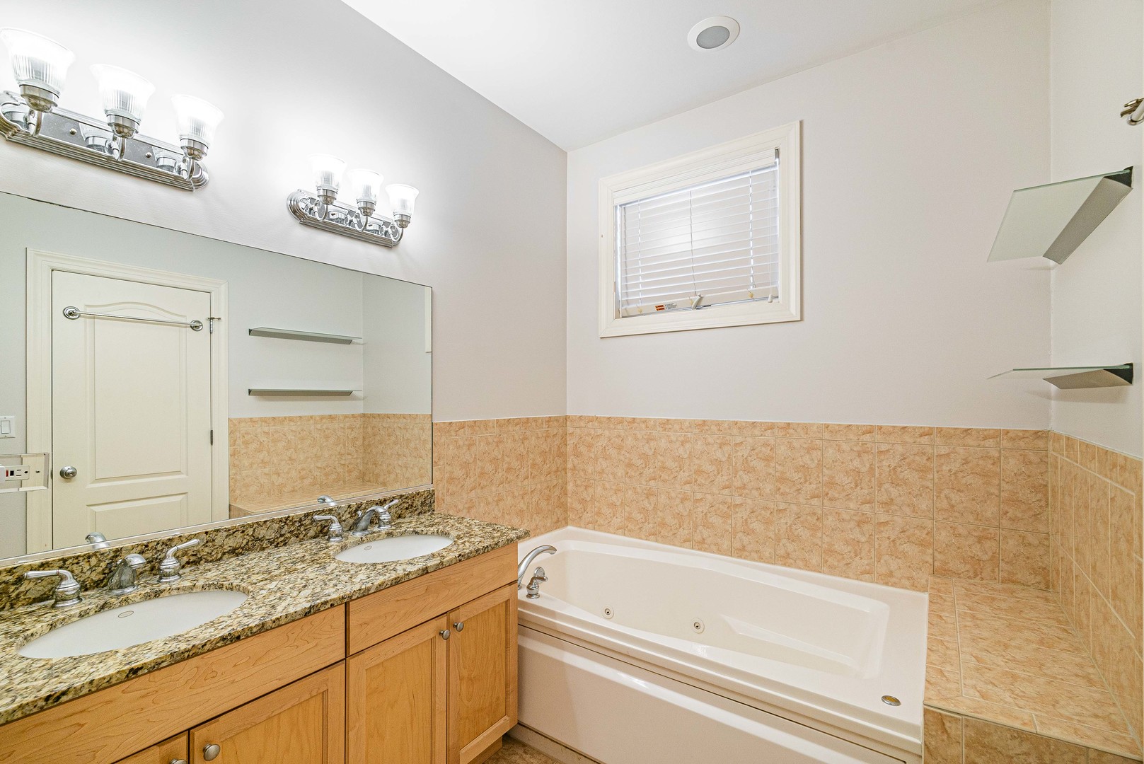 7642 W Belmont Avenue 2 Property Photo 16