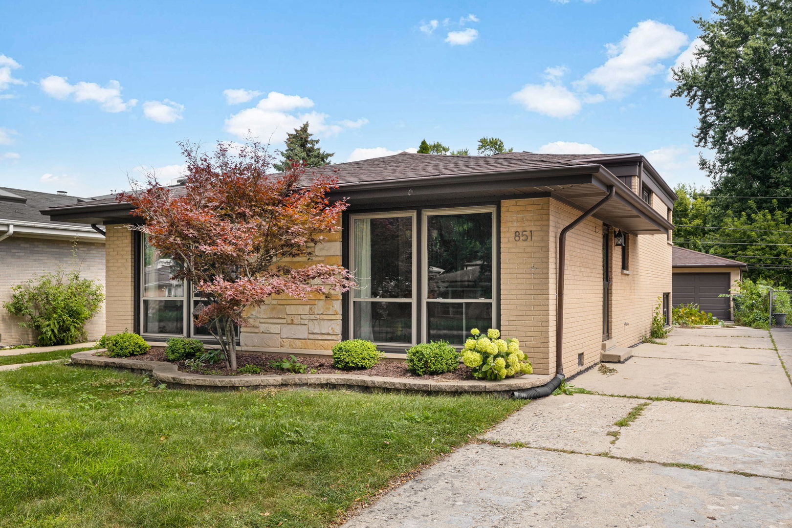 851 Long Road Property Photo 1