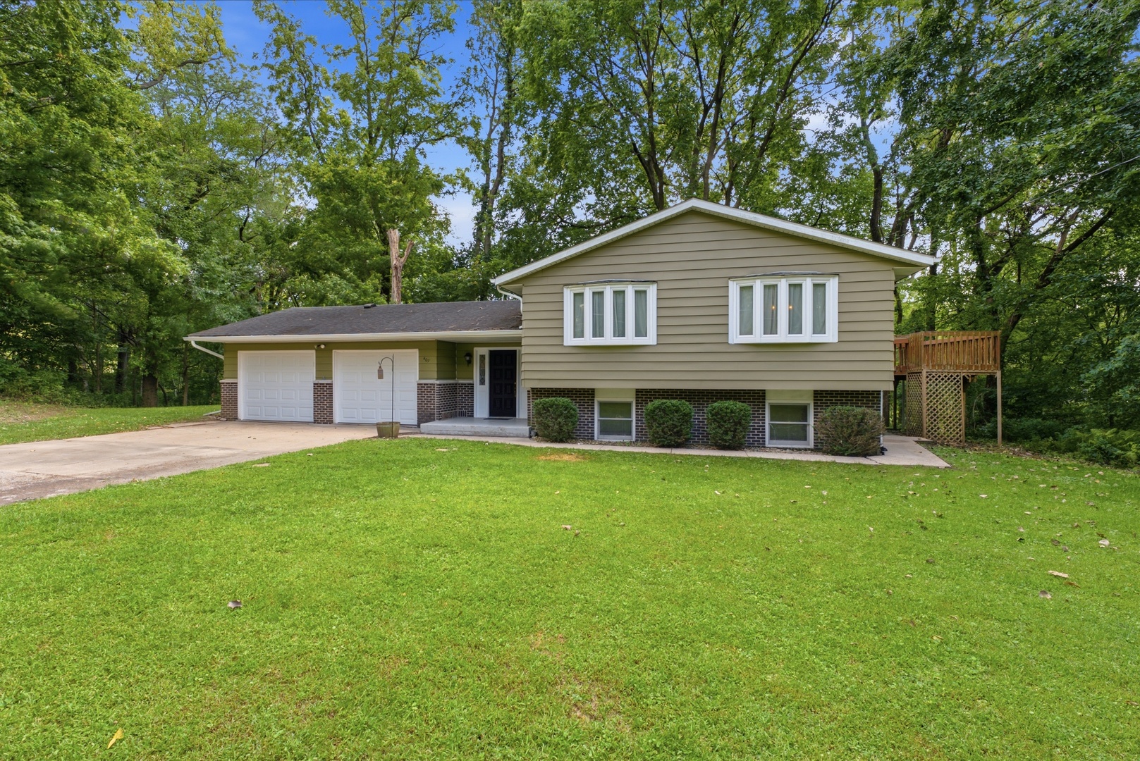 407 Oak Boulevard Property Photo 1