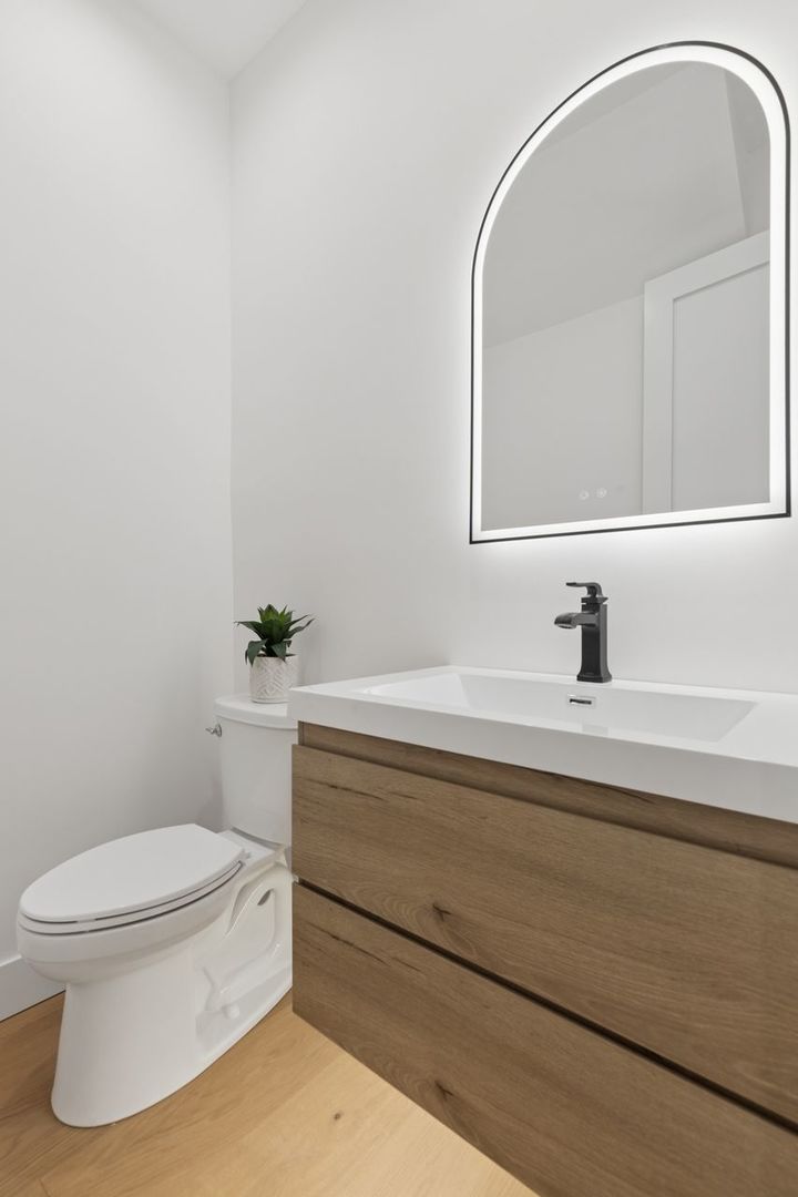 4941 N Kildare Avenue Property Photo 6