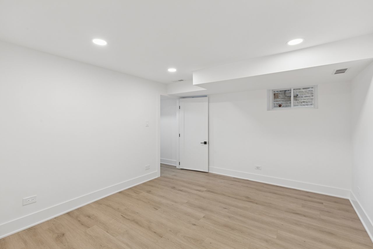 4941 N Kildare Avenue Property Photo 25