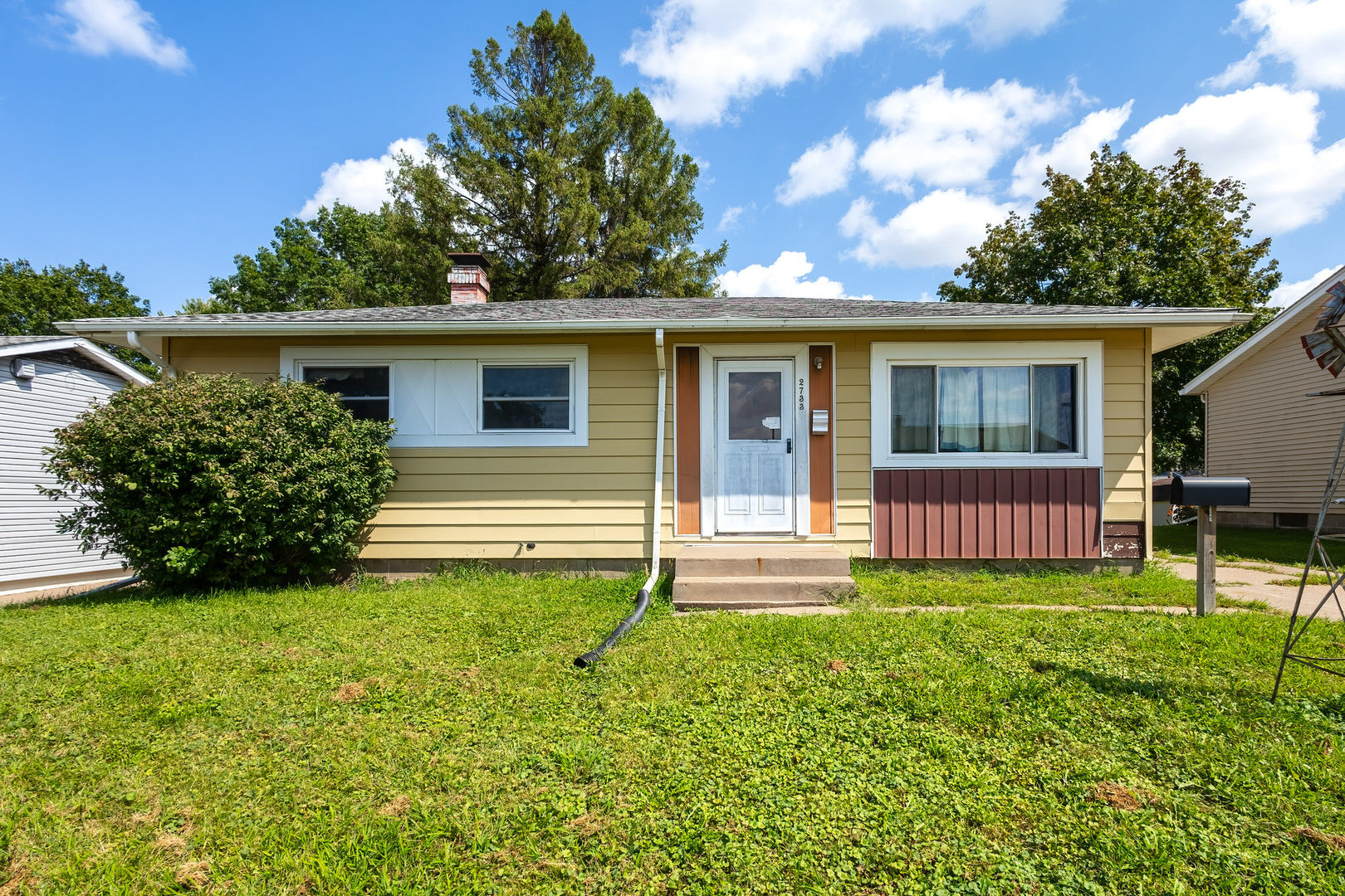 2733 N Lincoln Avenue Property Photo 1