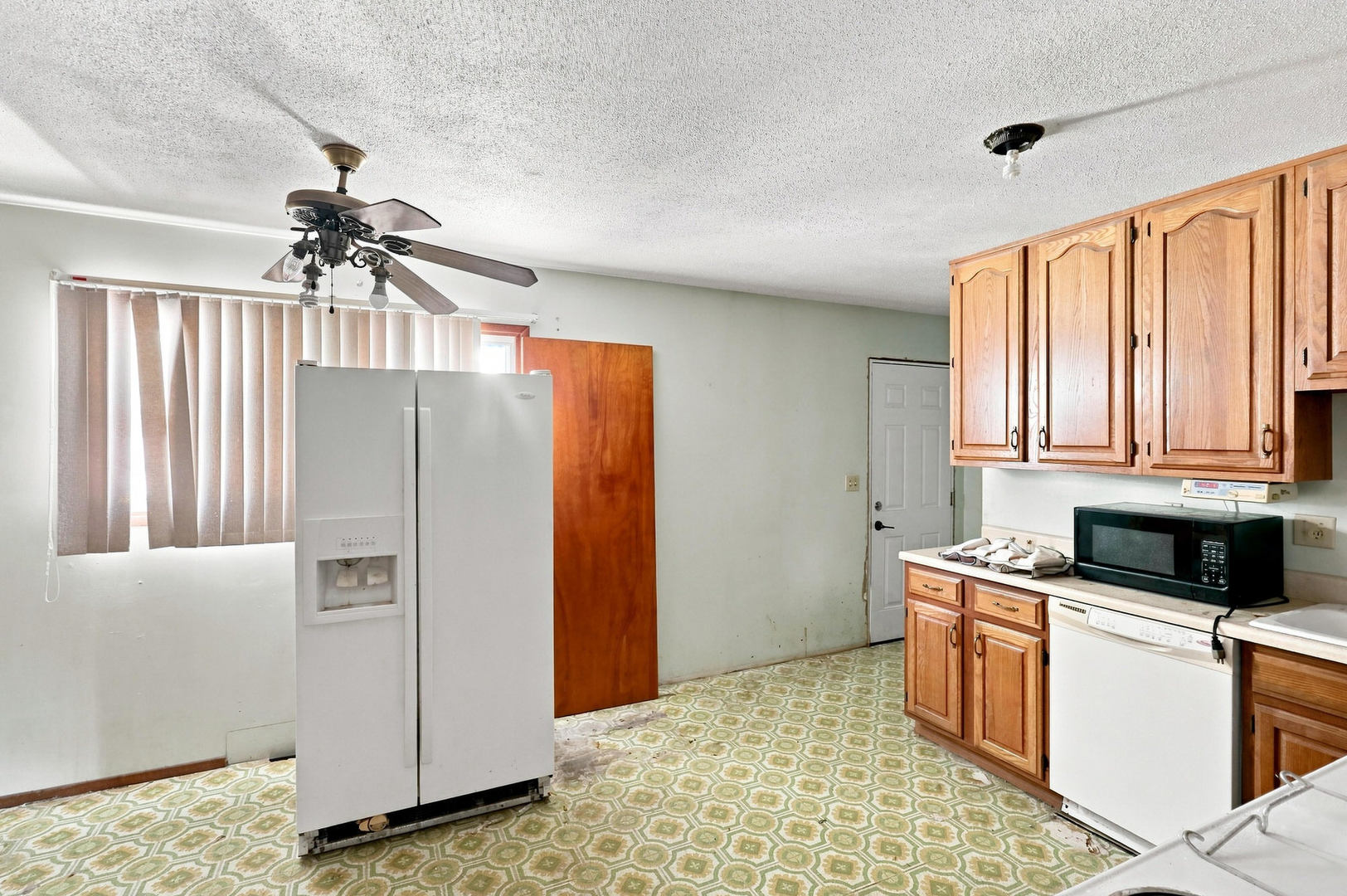 2733 N Lincoln Avenue Property Photo 6