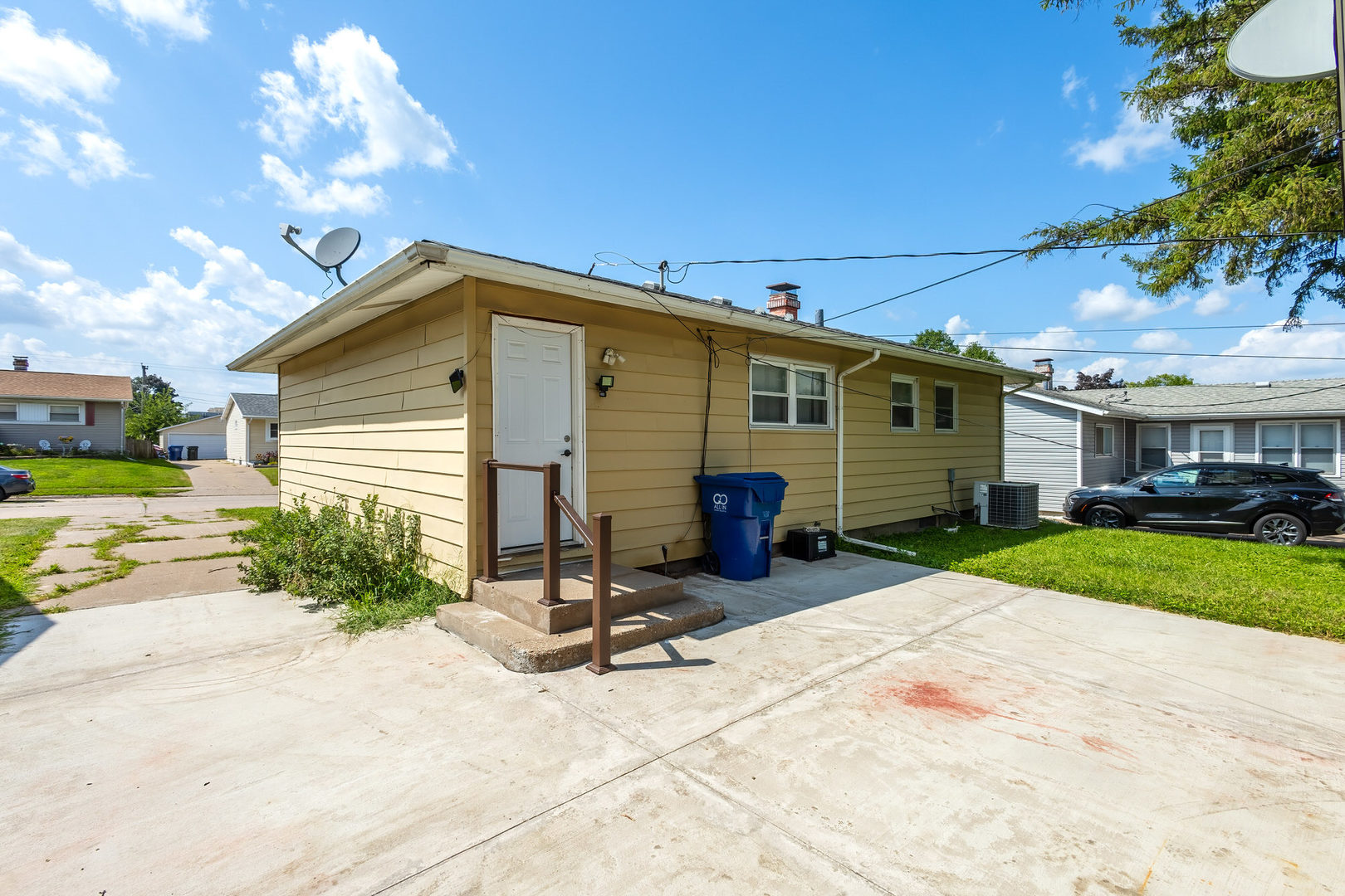 2733 N Lincoln Avenue Property Photo 20