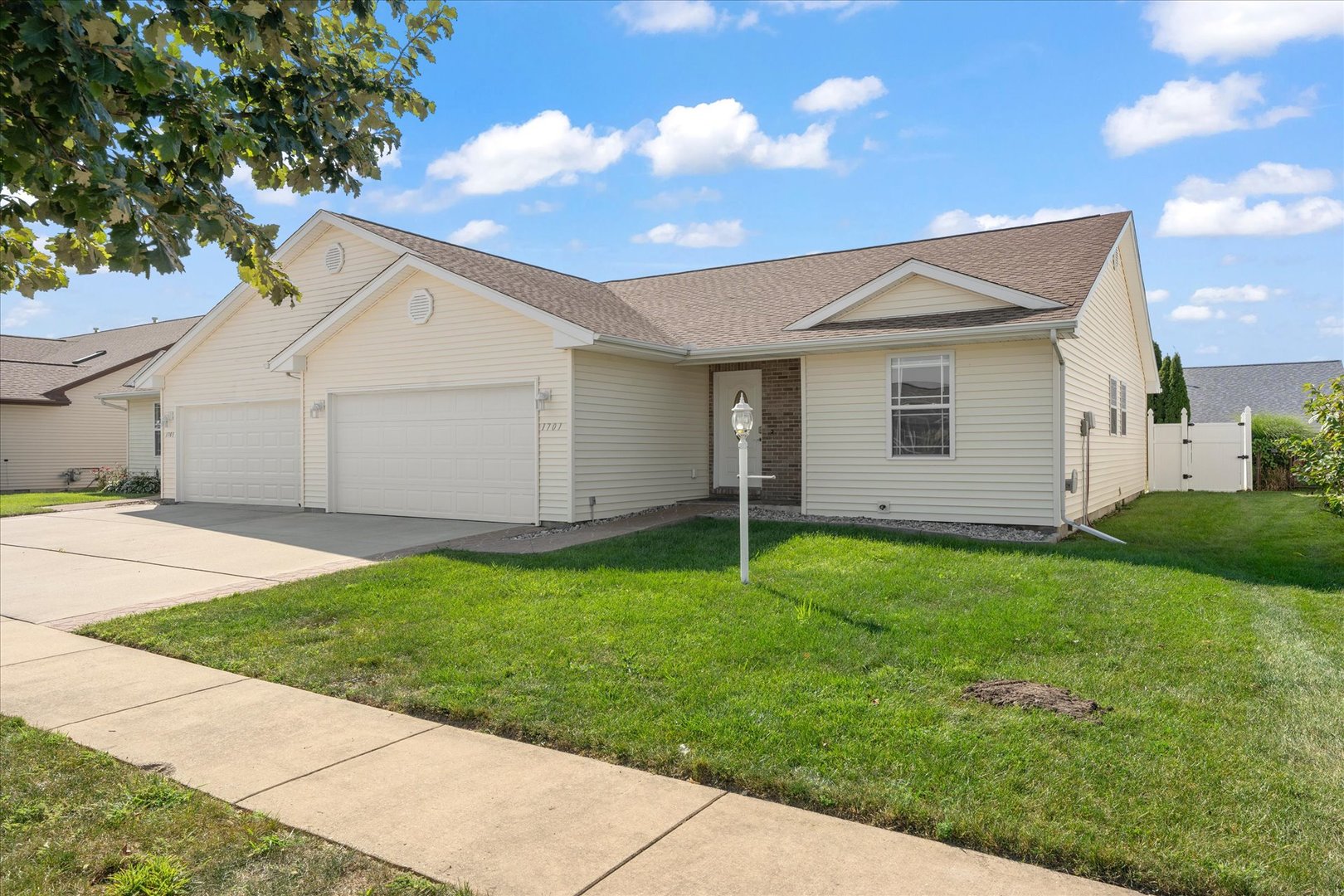 1703 E Lexington Drive Property Photo 1