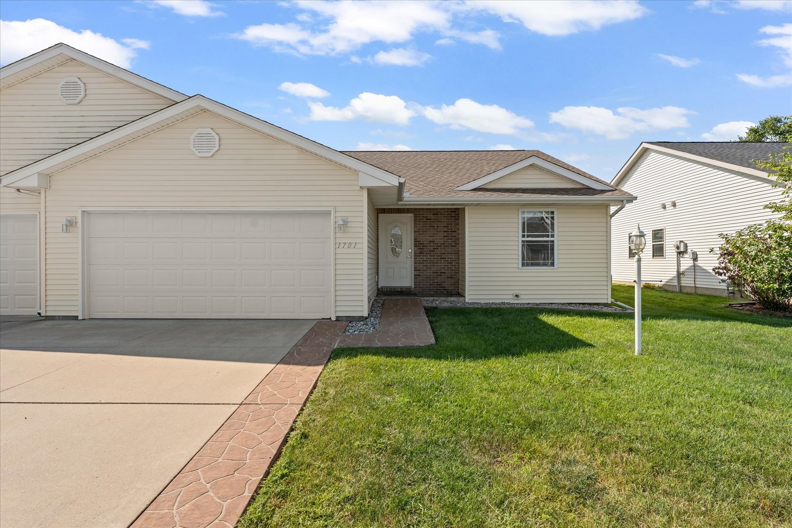 1701 E Lexington Drive Property Photo 2