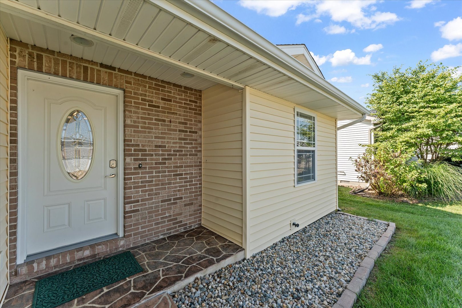 1701 E Lexington Drive Property Photo 6