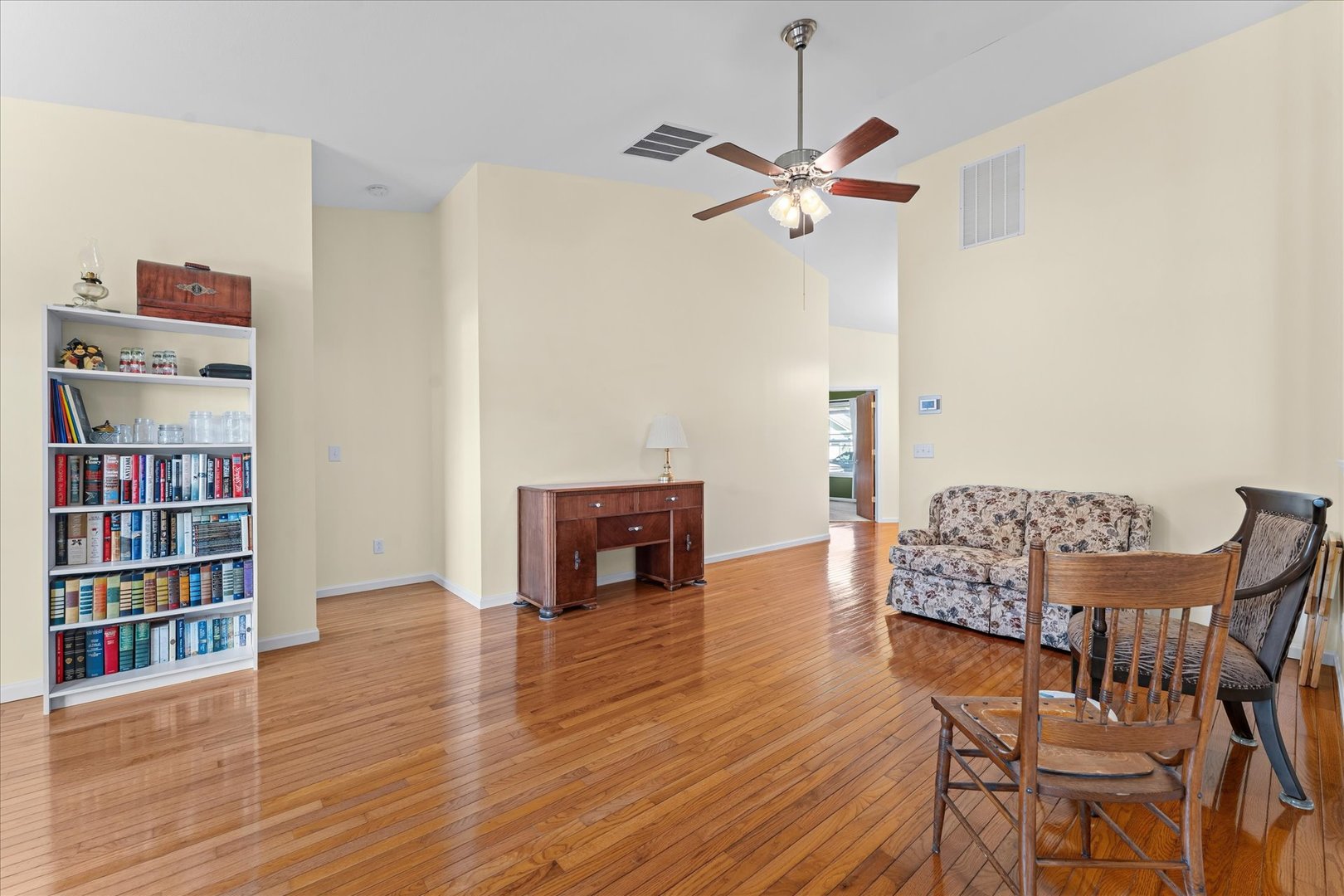 1701 E Lexington Drive Property Photo 9
