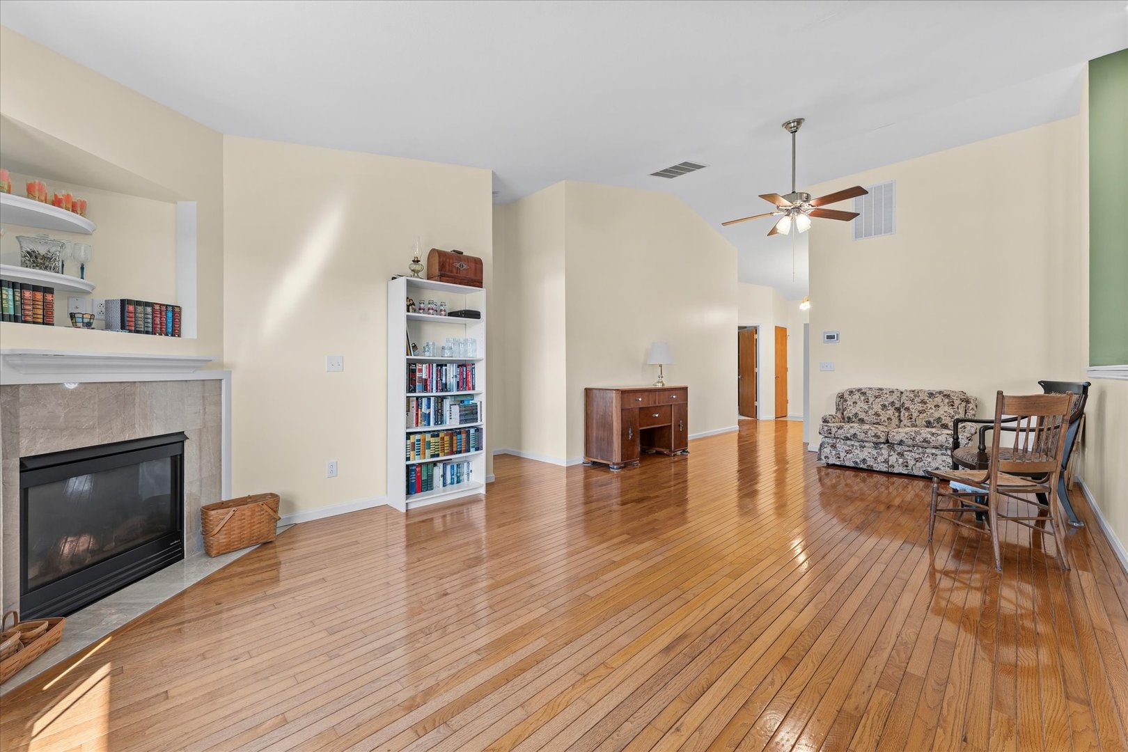 1701 E Lexington Drive Property Photo 11