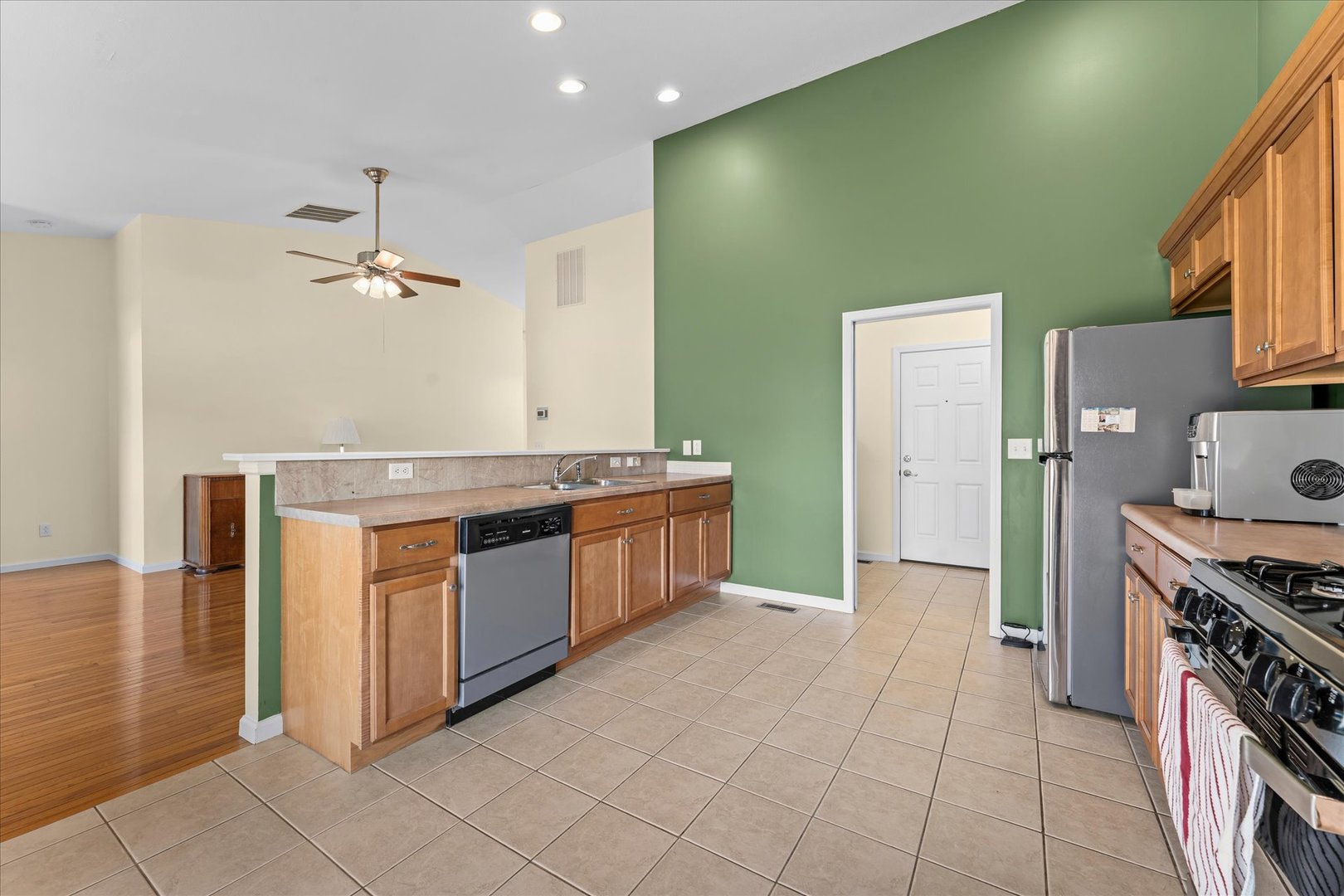 1701 E Lexington Drive Property Photo 15