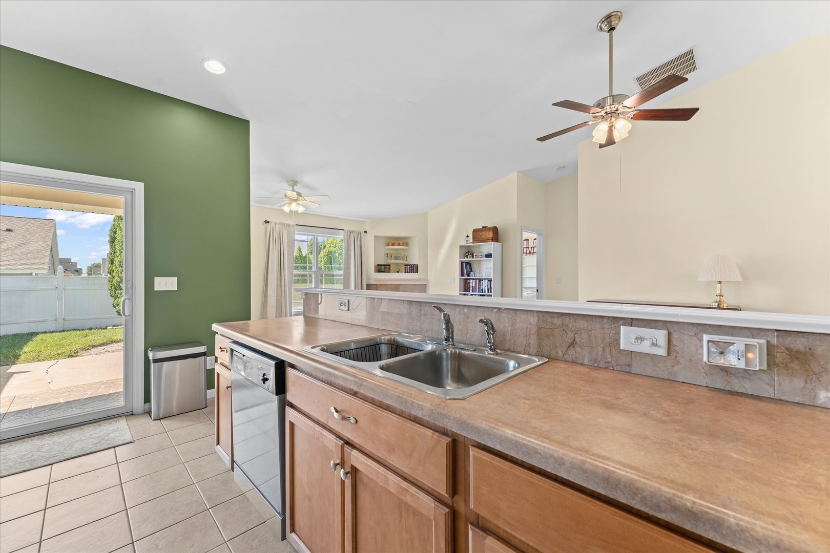 1701 E Lexington Drive Property Photo 17