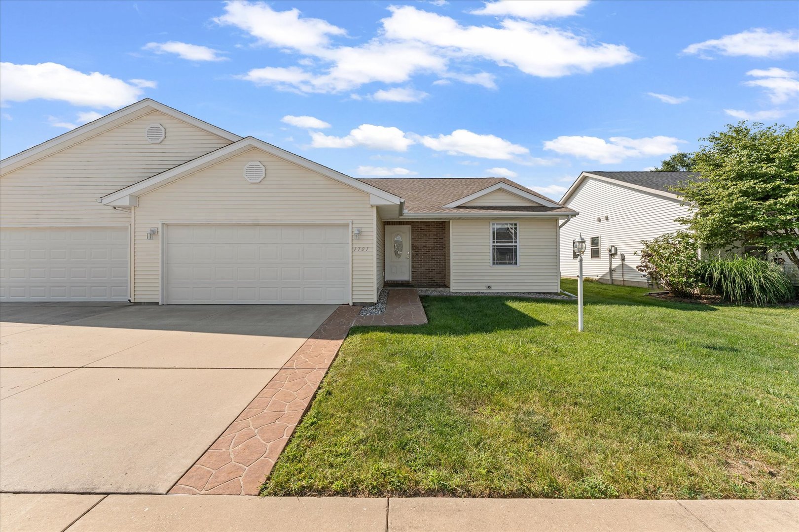 1701 E Lexington Drive Property Photo 35