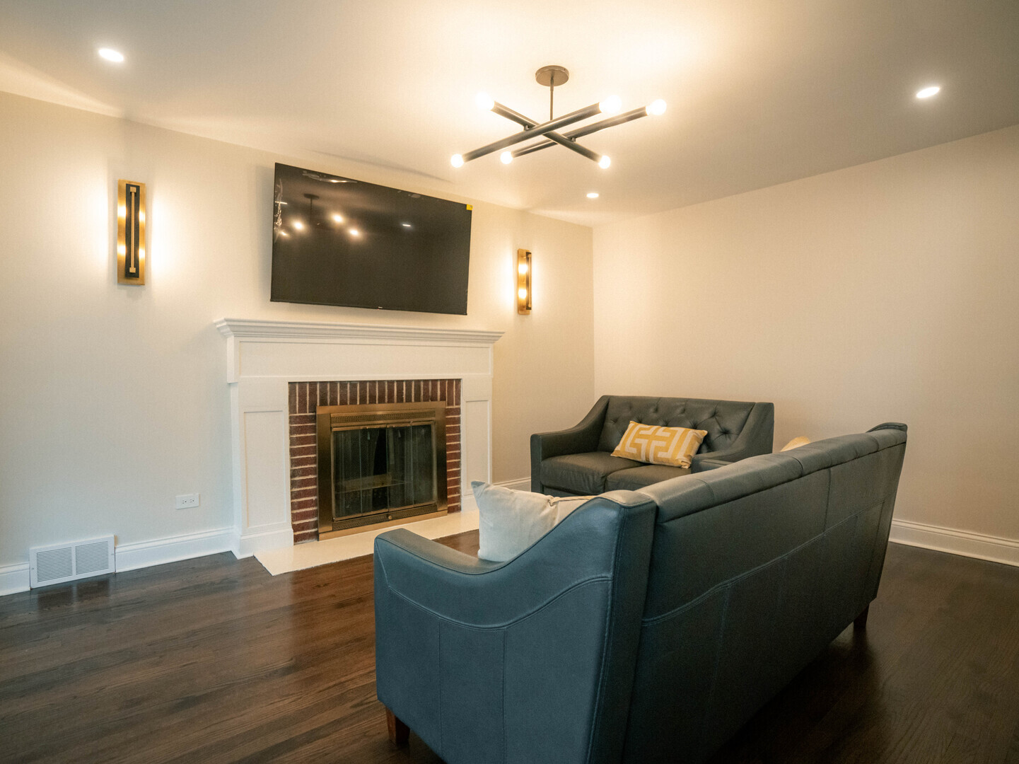274 N Berteau Avenue Property Photo 4