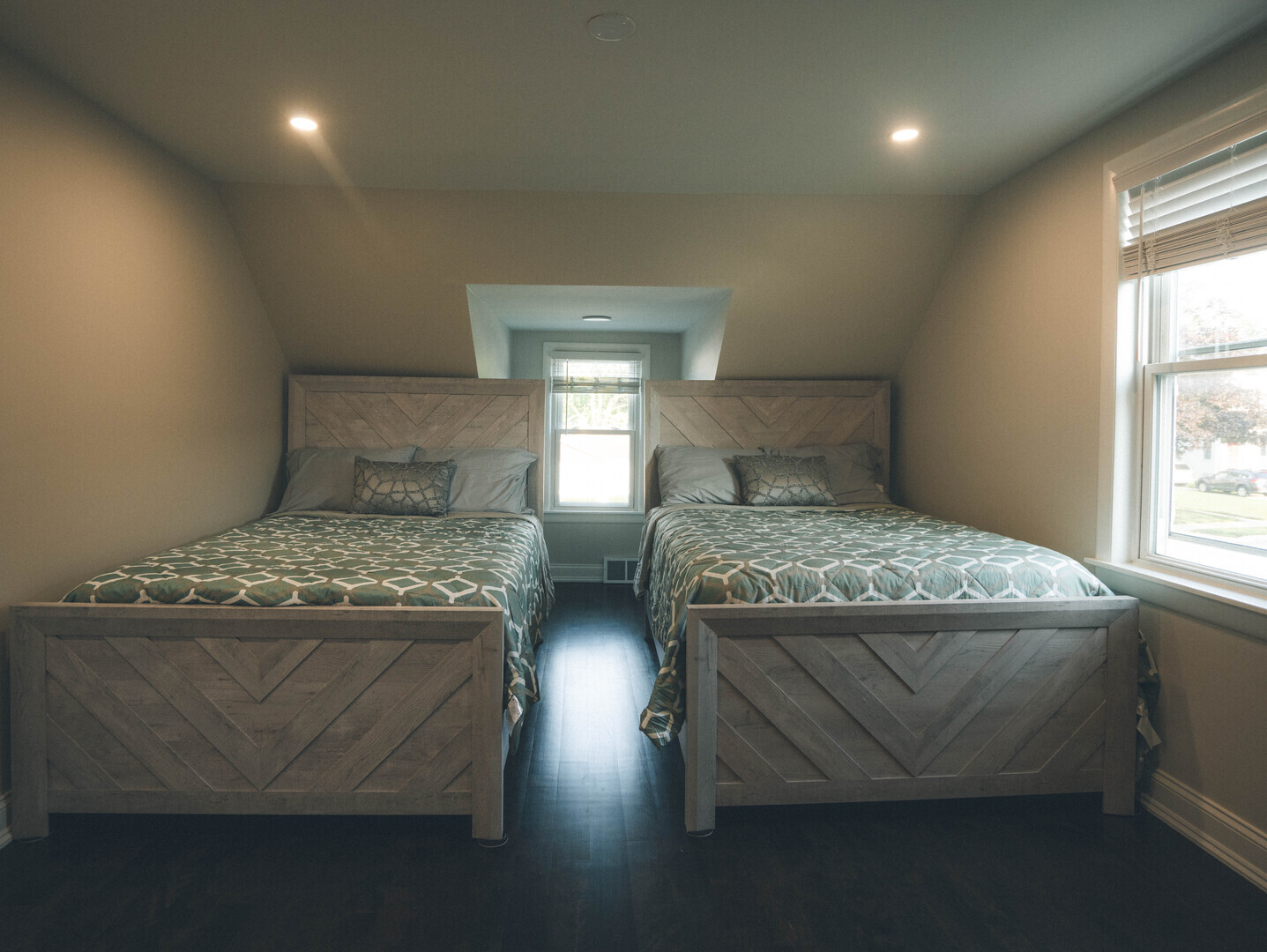 274 N Berteau Avenue Property Photo 8