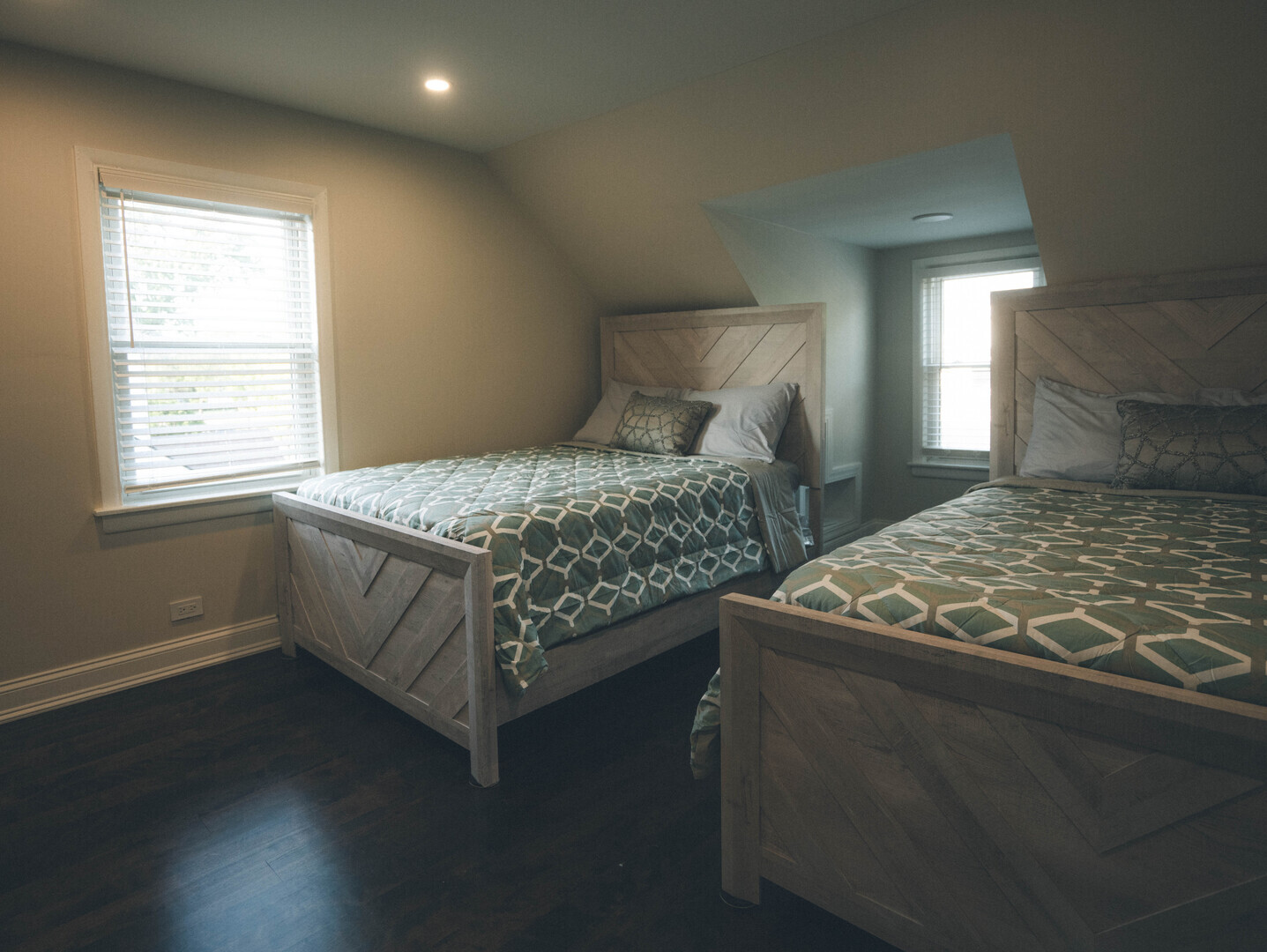 274 N Berteau Avenue Property Photo 9