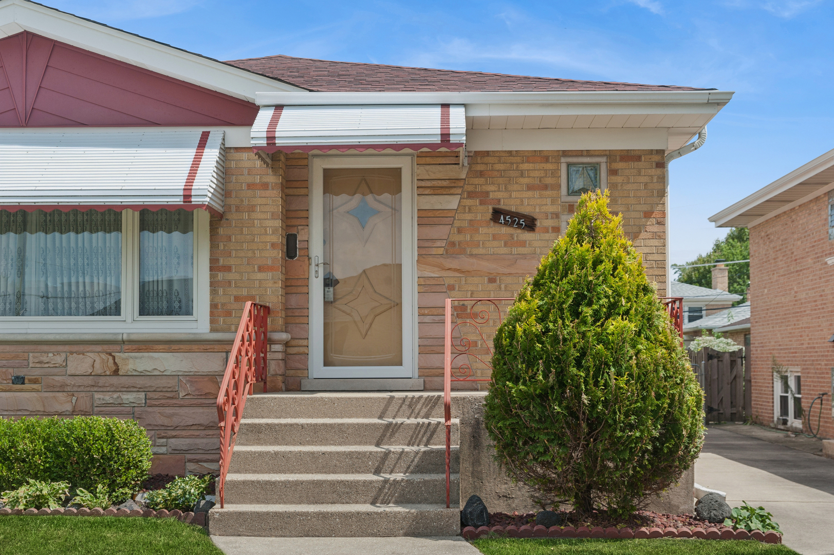 4525 N Pontiac Avenue Property Photo 5
