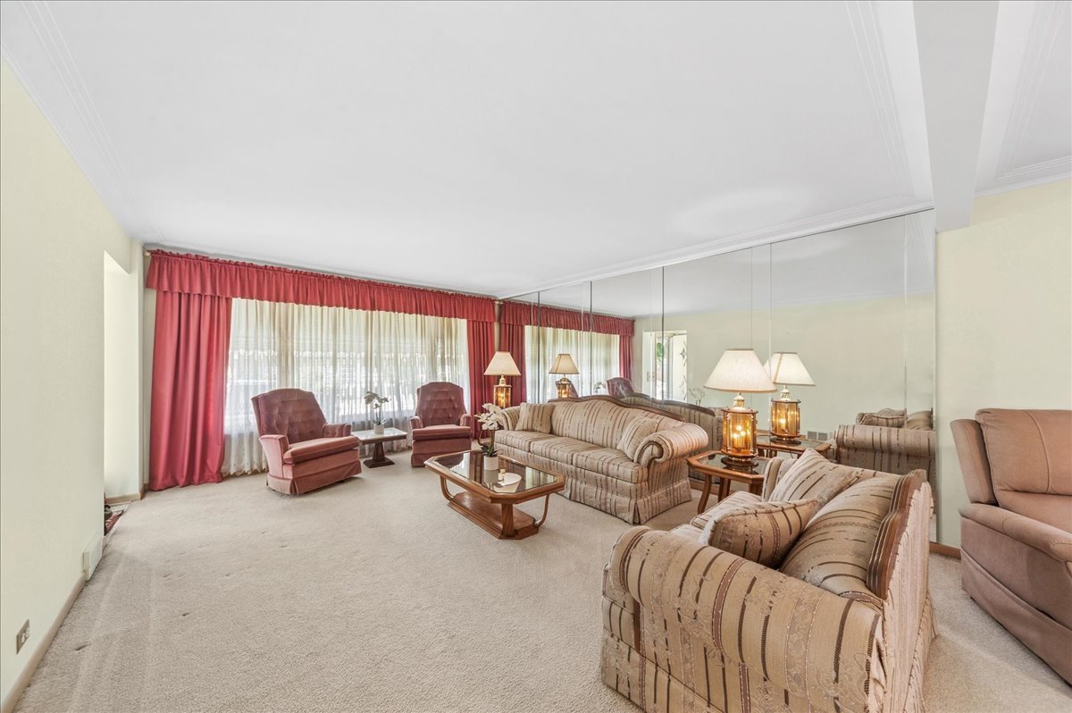 4525 N Pontiac Avenue Property Photo 7